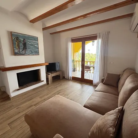 Cozy Duplex Les Rotes Semesterbostad *